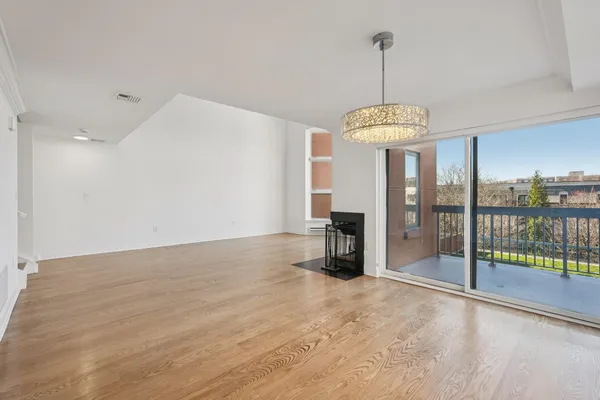 $839,000 | 316 Thornton Court, Unit 316, Edgewater, NJ 07020