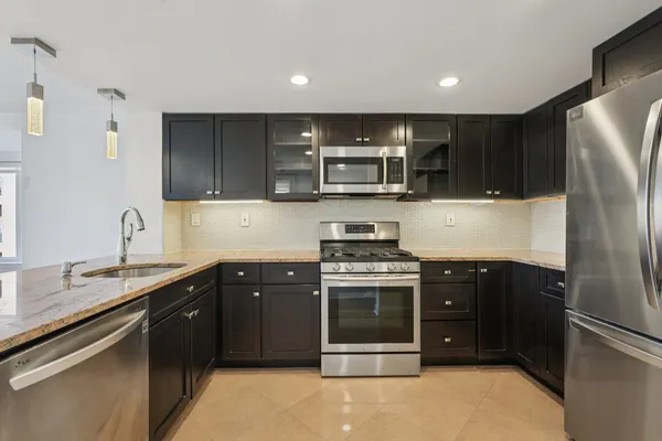 $839,000 | 316 Thornton Court, Unit 316, Edgewater, NJ 07020