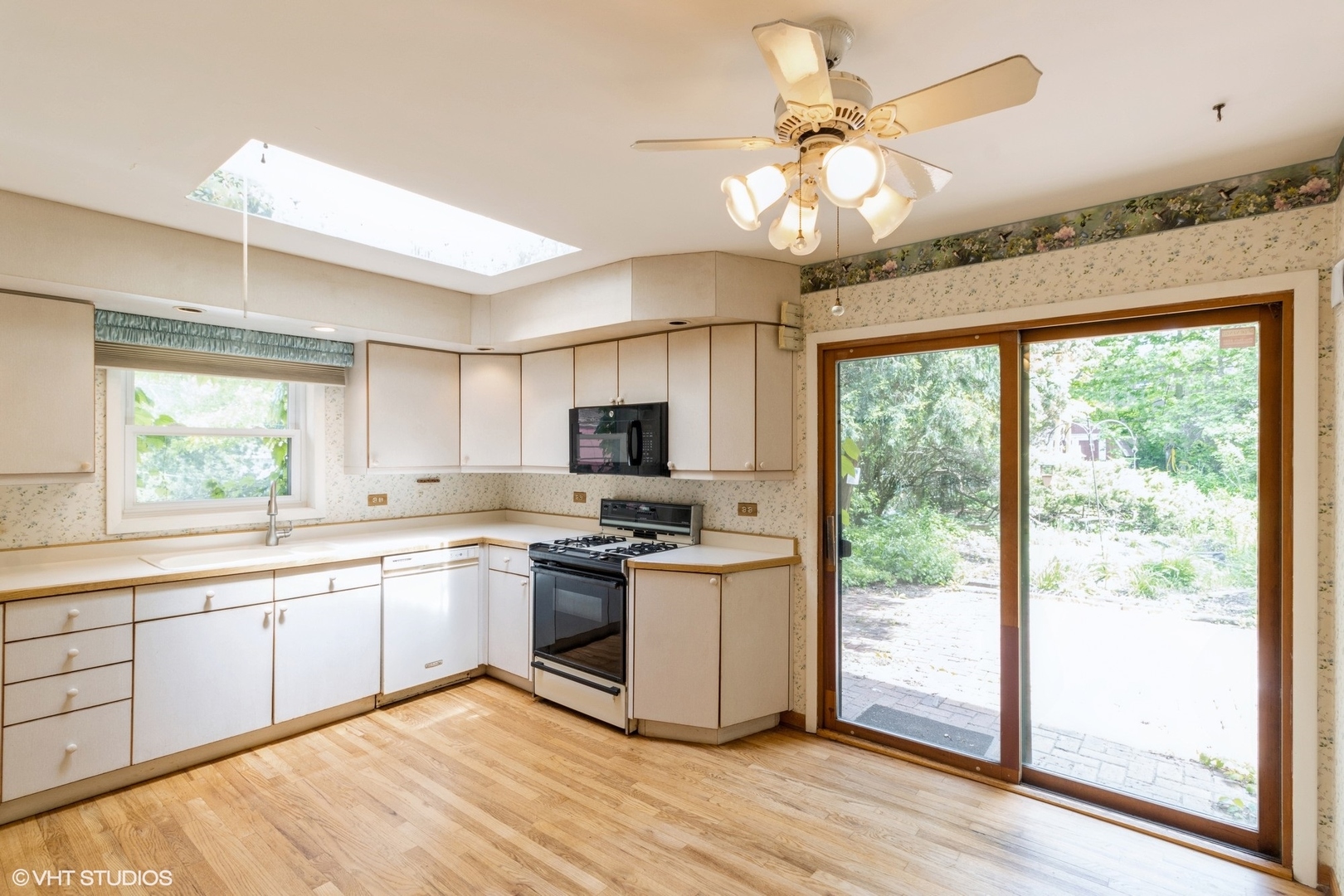 301 South Wolf Road Des Plaines, IL 60016 - Photo 3 of 13 Gallery Image 3