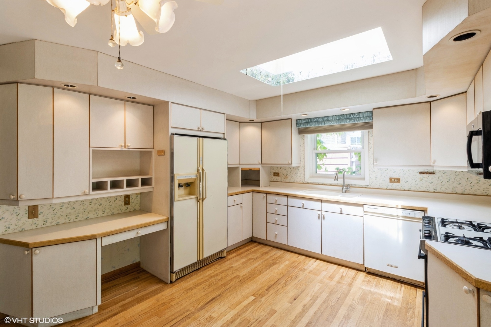 301 South Wolf Road Des Plaines, IL 60016 - Photo 4 of 13 Gallery Image 4