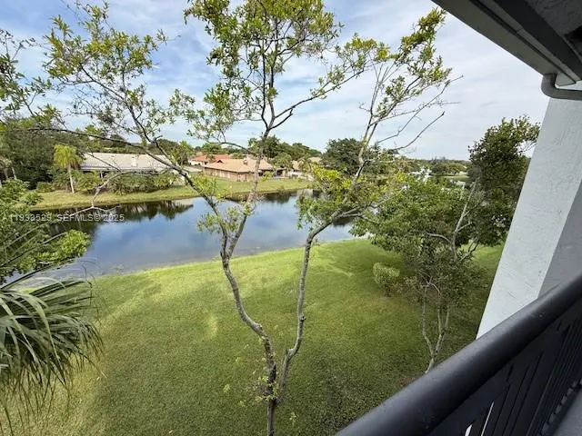 a view of yard from a balcony