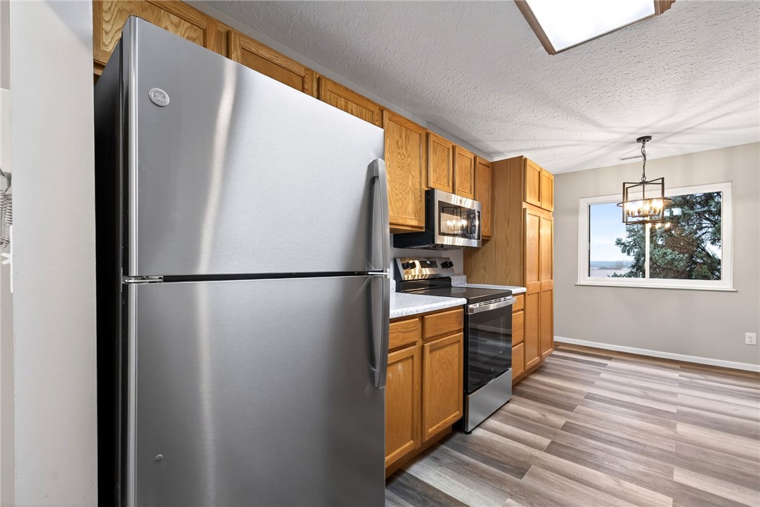 3151 Roesch Boulevard, Unit 6 Fairfield, OH 45014 - Photo 7 of 29 This bright kitchen features modern appliances and a view of the outdoors.