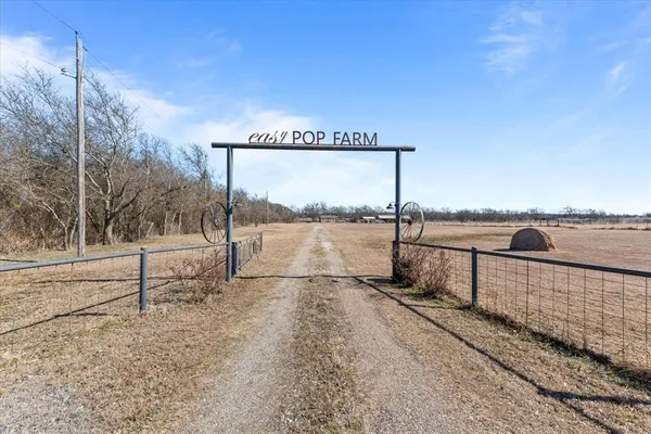 $800,000 | 9964 State Highway 171, Itasca, TX 76055