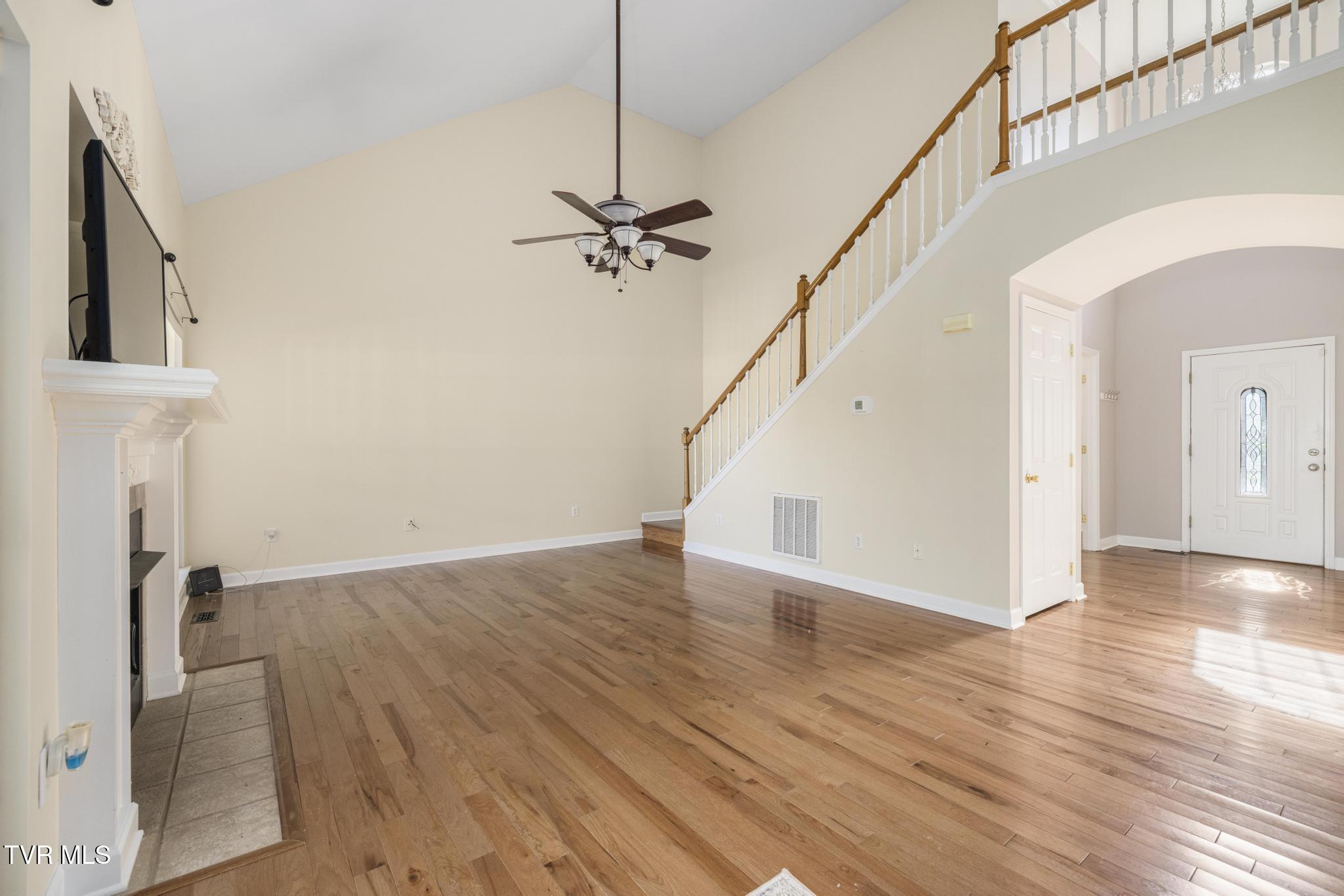 102 Ridgeview Meadows Drive Gray, TN 37615 - Photo 19 of 51 Living Room