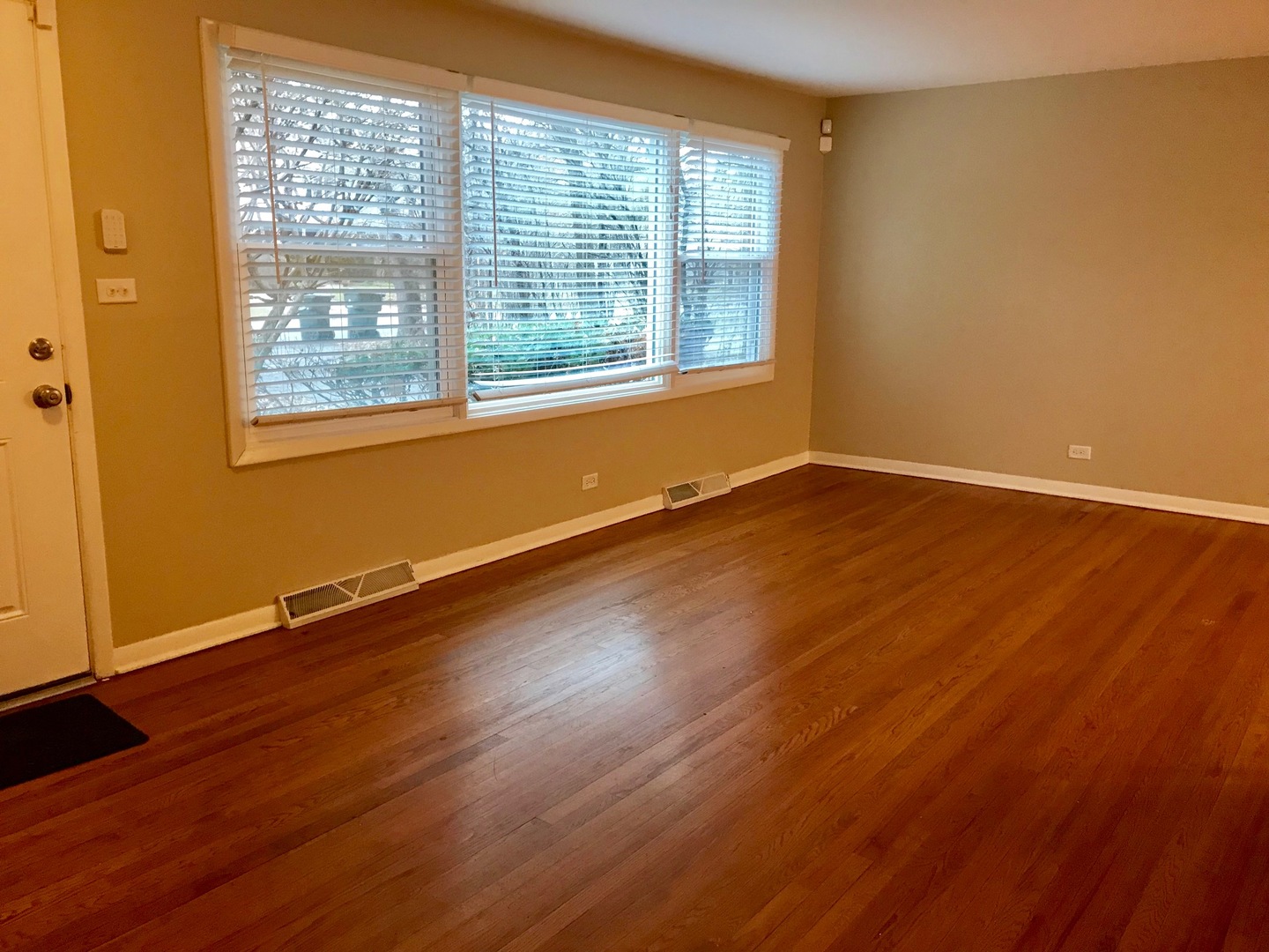 3847 Rugen Road Glenview, IL 60025 - Photo 6 of 21