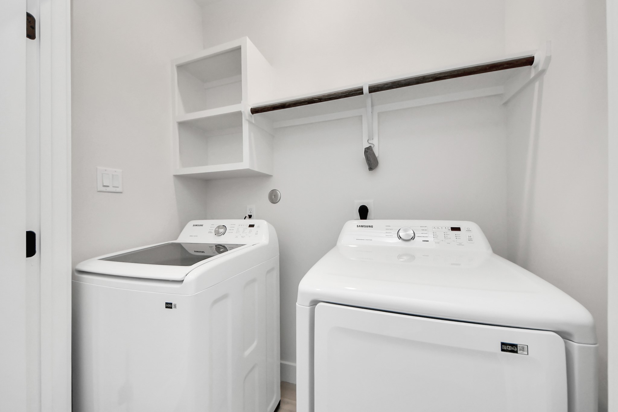 5502 Wheatley Street, Unit B Houston, TX 77091 - Photo 20 of 35 a utility room with dryer and washer