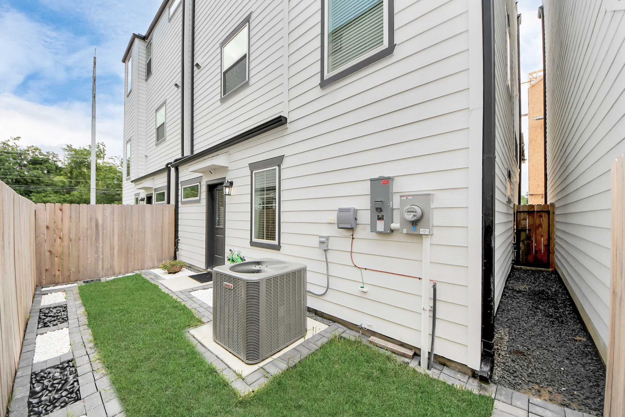 5502 Wheatley Street, Unit B Houston, TX 77091 - Photo 32 of 35 a view of a backyard with sitting area