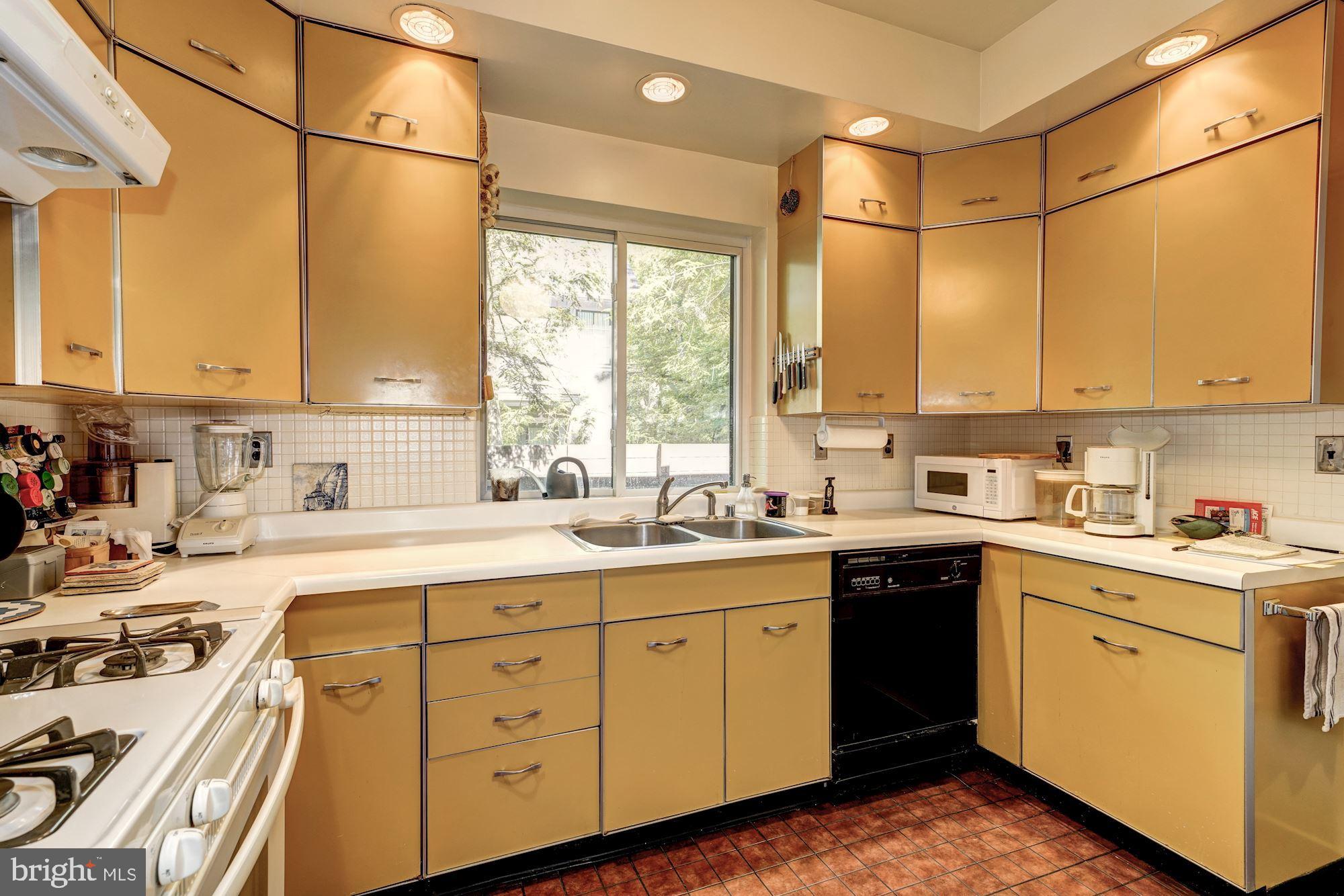 3721 Huntington Street Northwest Washington, DC 20015 - Photo 8 of 30 Kitchen