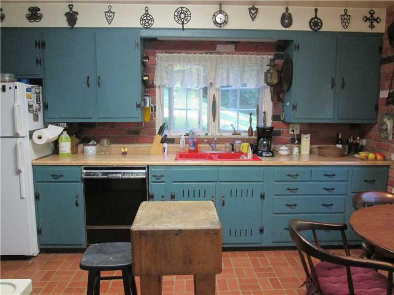 125 Overbrook Road Valencia, PA 16059 - Photo 6 of 21 Kitchen.