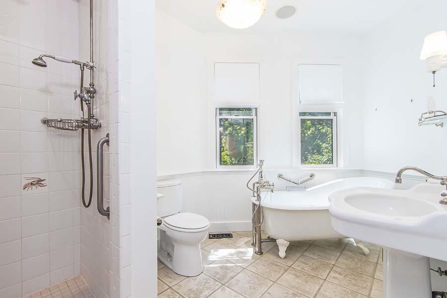 139 Little Neck Bars Road Falmouth, MA 02540 - Photo 16 of 41 1st floor full bathroom