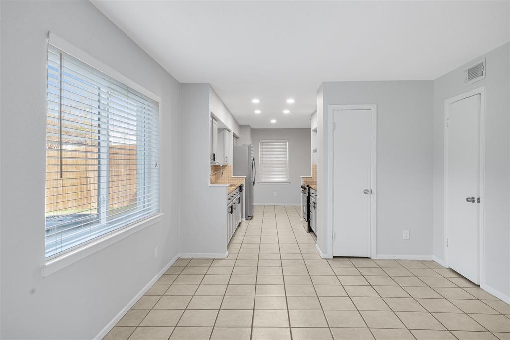 9227 Pinewood Drive Dallas, TX 75243 - Photo 8 of 27 a view of an empty room and window