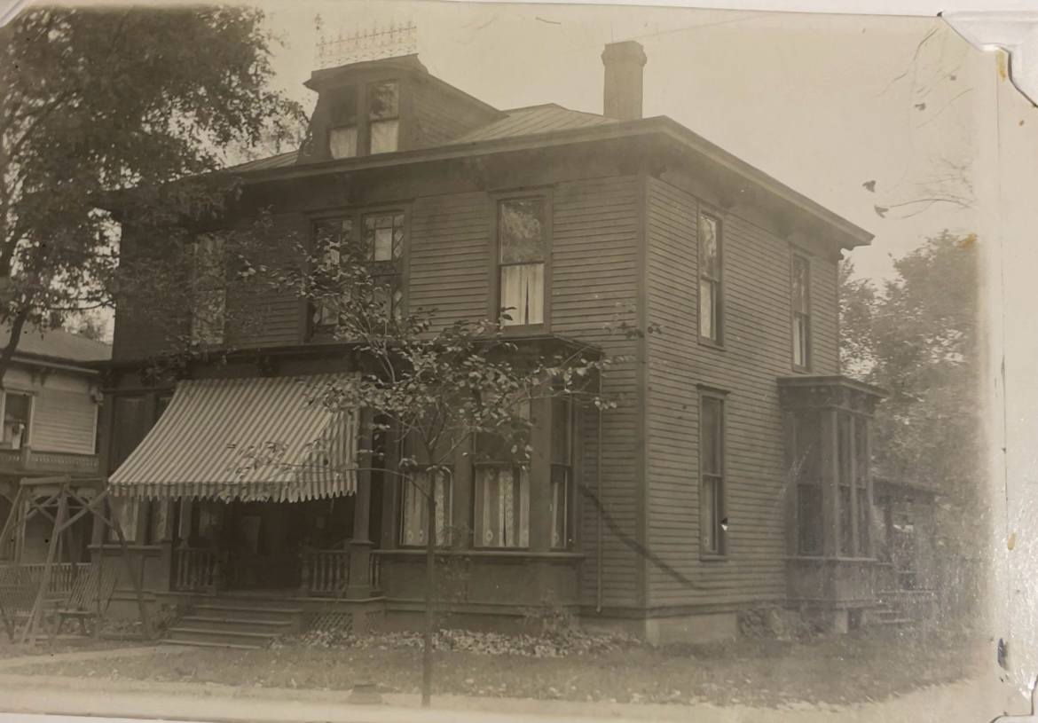 326 Congress Street Ottawa, IL 61350 - Photo 2 of 40 a front view of a house with a glass door