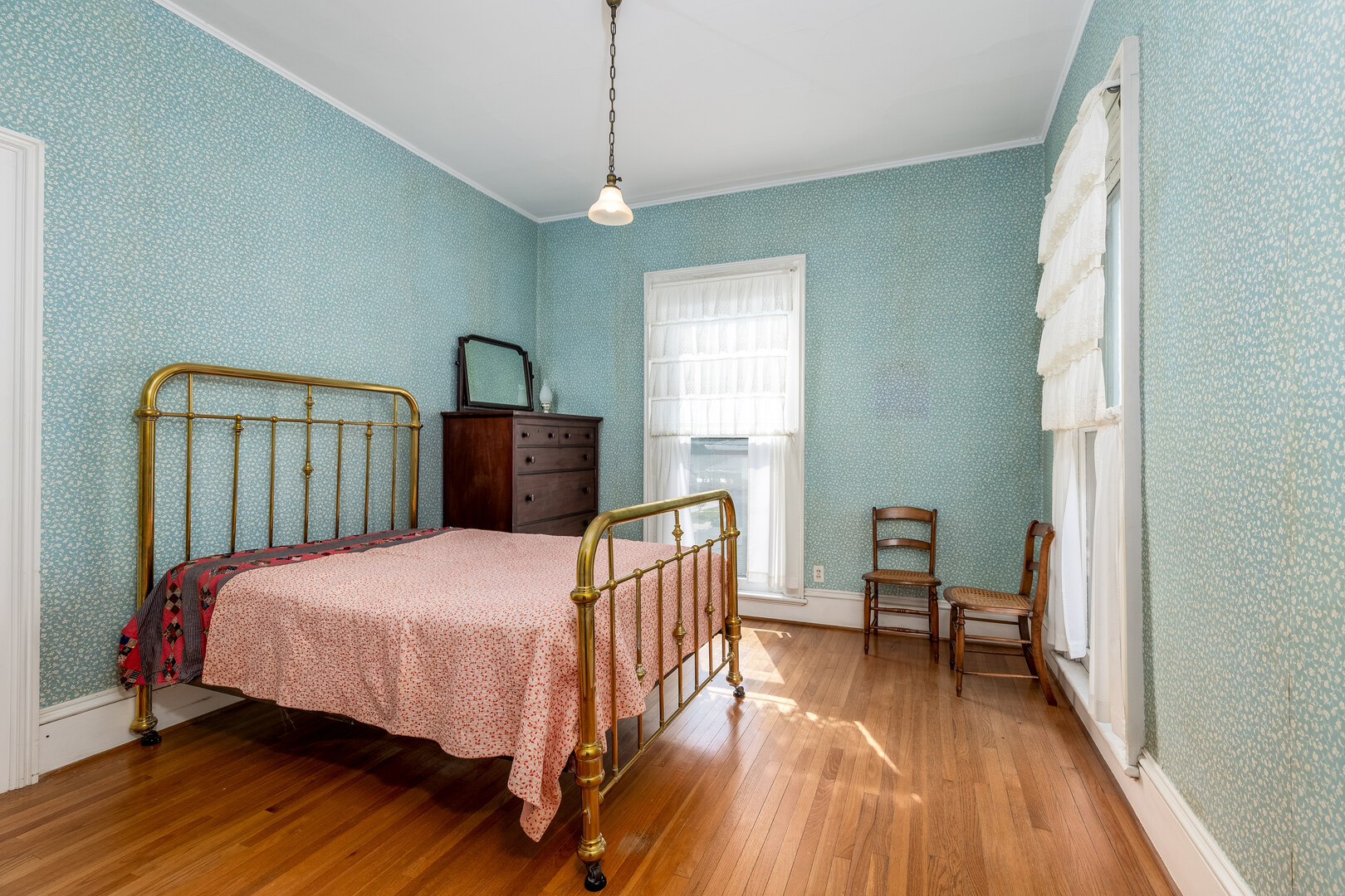 326 Congress Street Ottawa, IL 61350 - Photo 21 of 40 a bedroom with a bed and a dresser