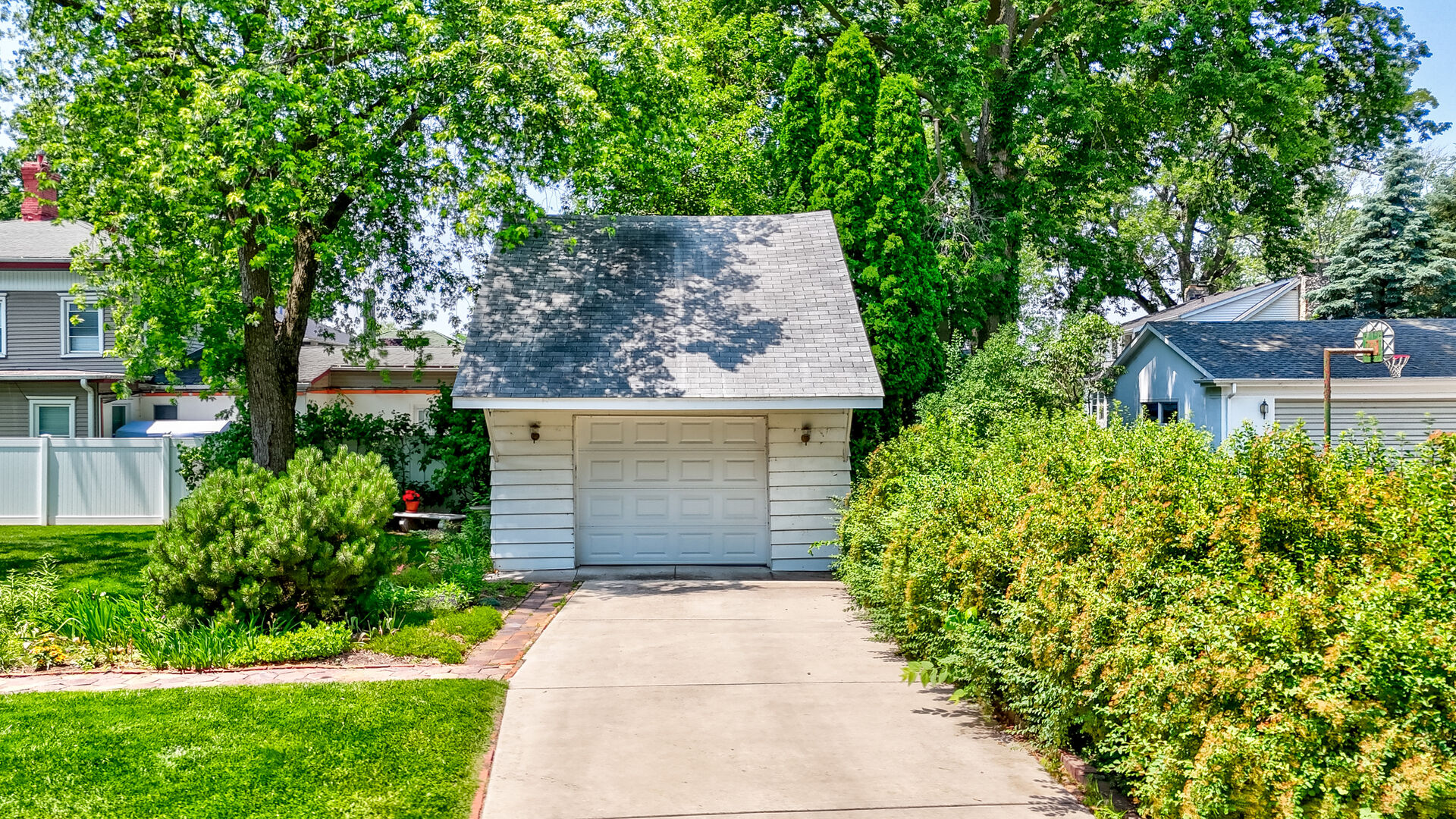 326 Congress Street Ottawa, IL 61350 - Photo 34 of 40 front view of a house with a yard