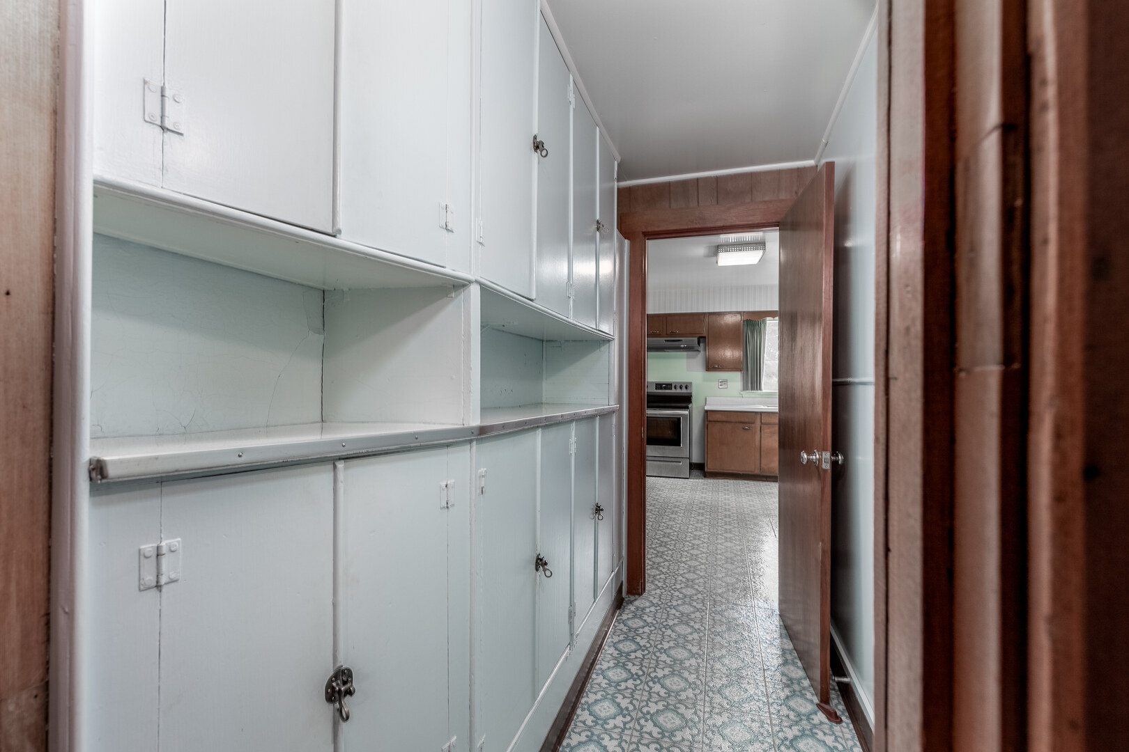 326 Congress Street Ottawa, IL 61350 - Photo 10 of 40 a view of hallway with wooden floor