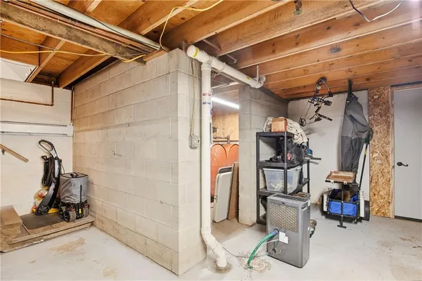 $244,900 | 865 Lansberry Court, Somerset, PA 15501