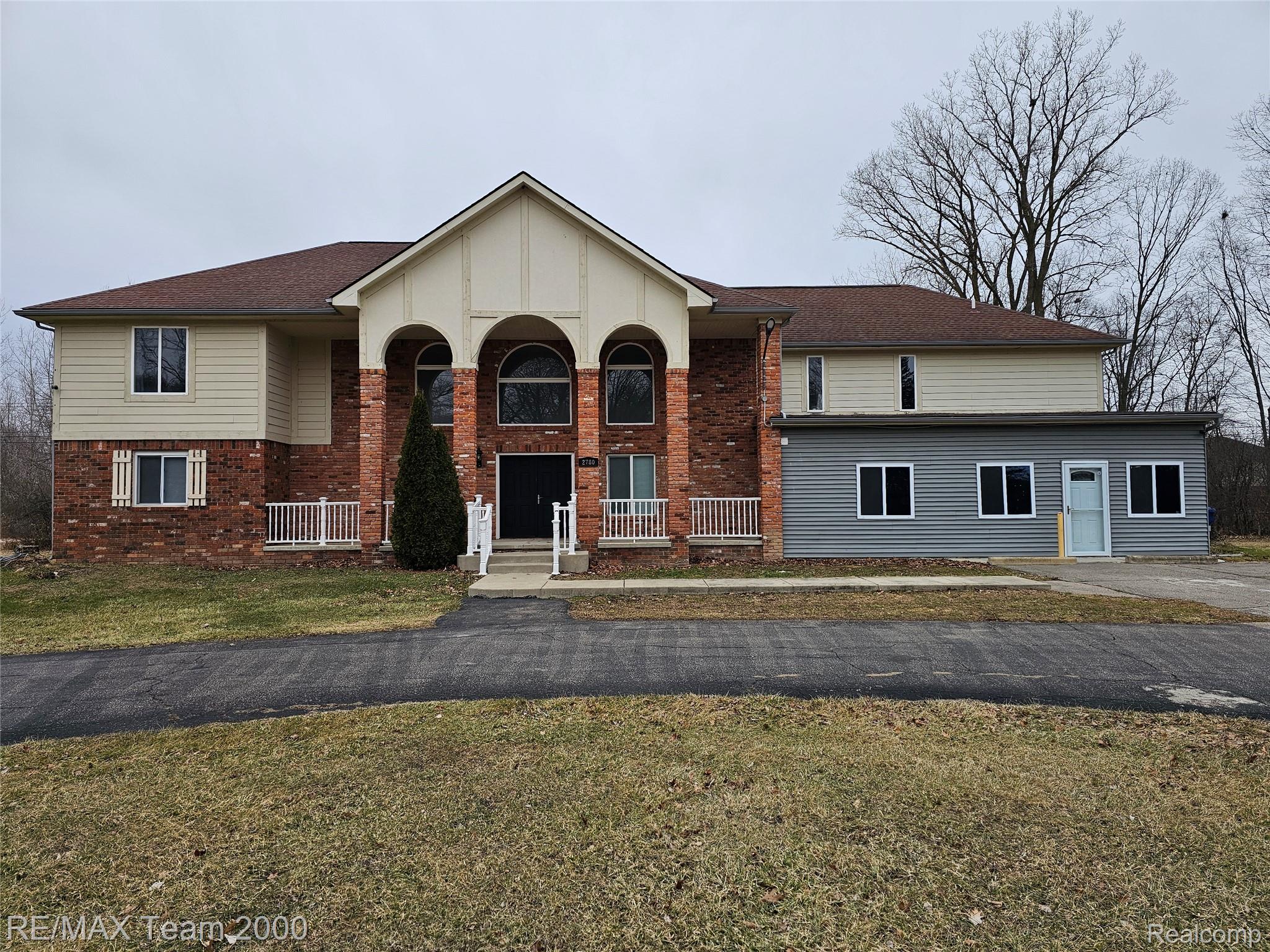 2780 Denton Road Canton, MI 48188 - Photo 2 of 33 FRONT VIEW