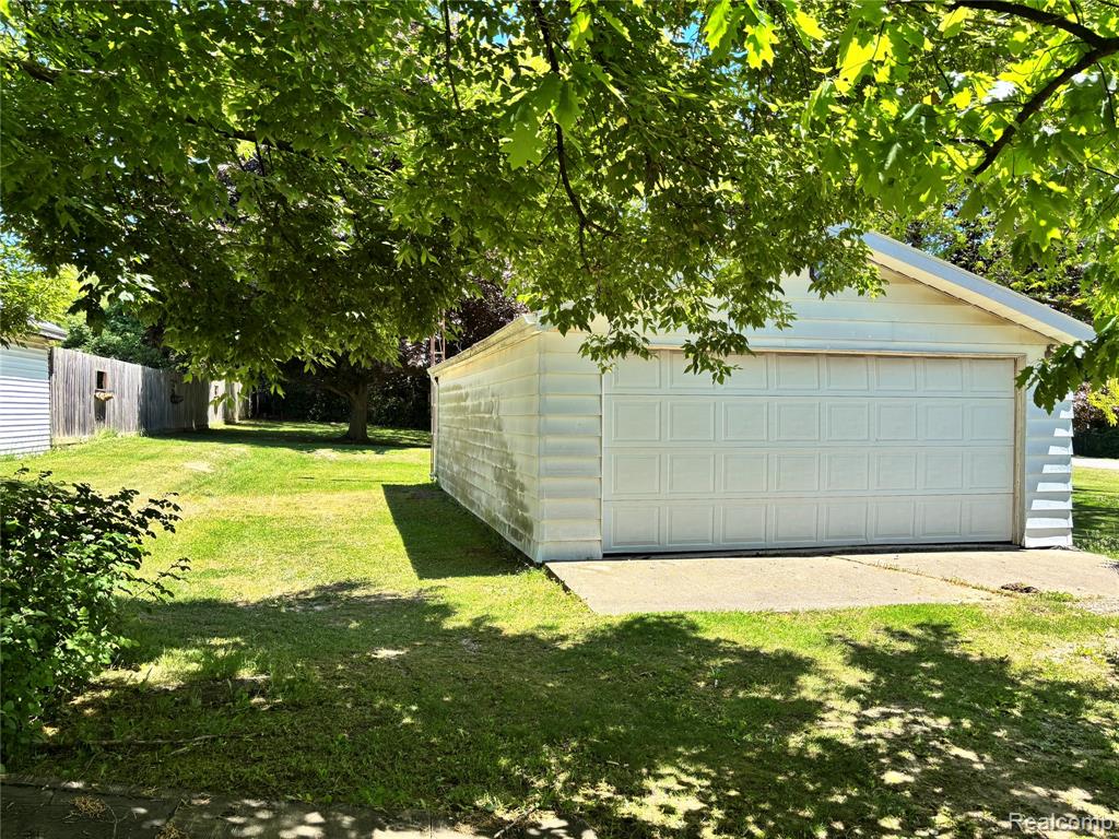 2257 Lodge Road Flint, MI 48532 - Photo 3 of 18