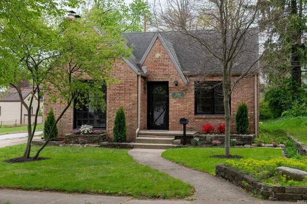 $259,900 | 1140 East Victoria Street, South Bend, IN 46614