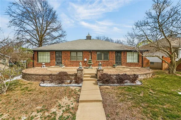 $324,900 | 4415 Sterling Avenue, Kansas City, MO 64133