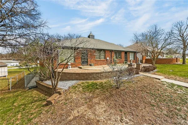 $324,900 | 4415 Sterling Avenue, Kansas City, MO 64133