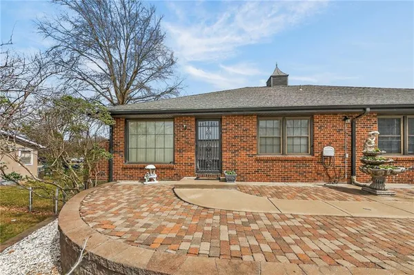 $324,900 | 4415 Sterling Avenue, Kansas City, MO 64133
