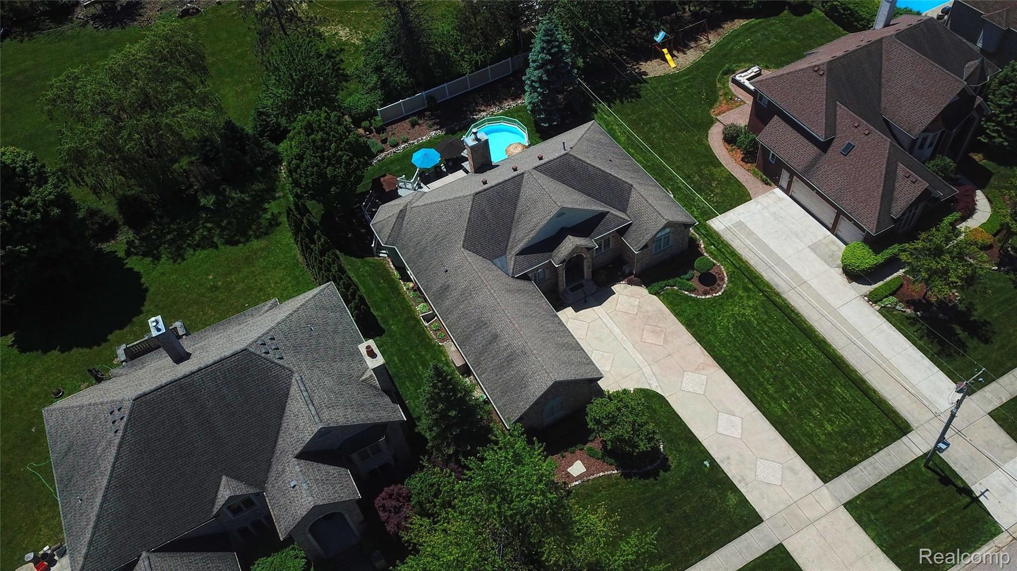 35359 Curtis Road Livonia, MI 48152 - Photo 7 of 71 DJI_0051_InPixio.jpg