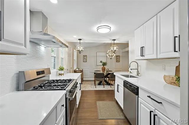 $375,000 | 621 Crest Court, Kirkwood, MO 63122