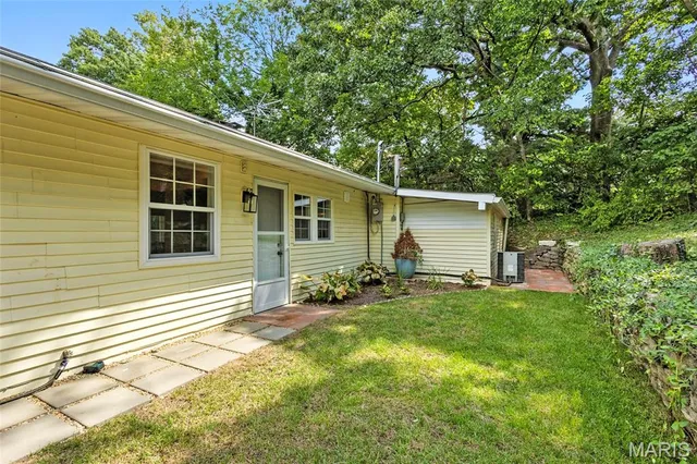 $375,000 | 621 Crest Court, Kirkwood, MO 63122