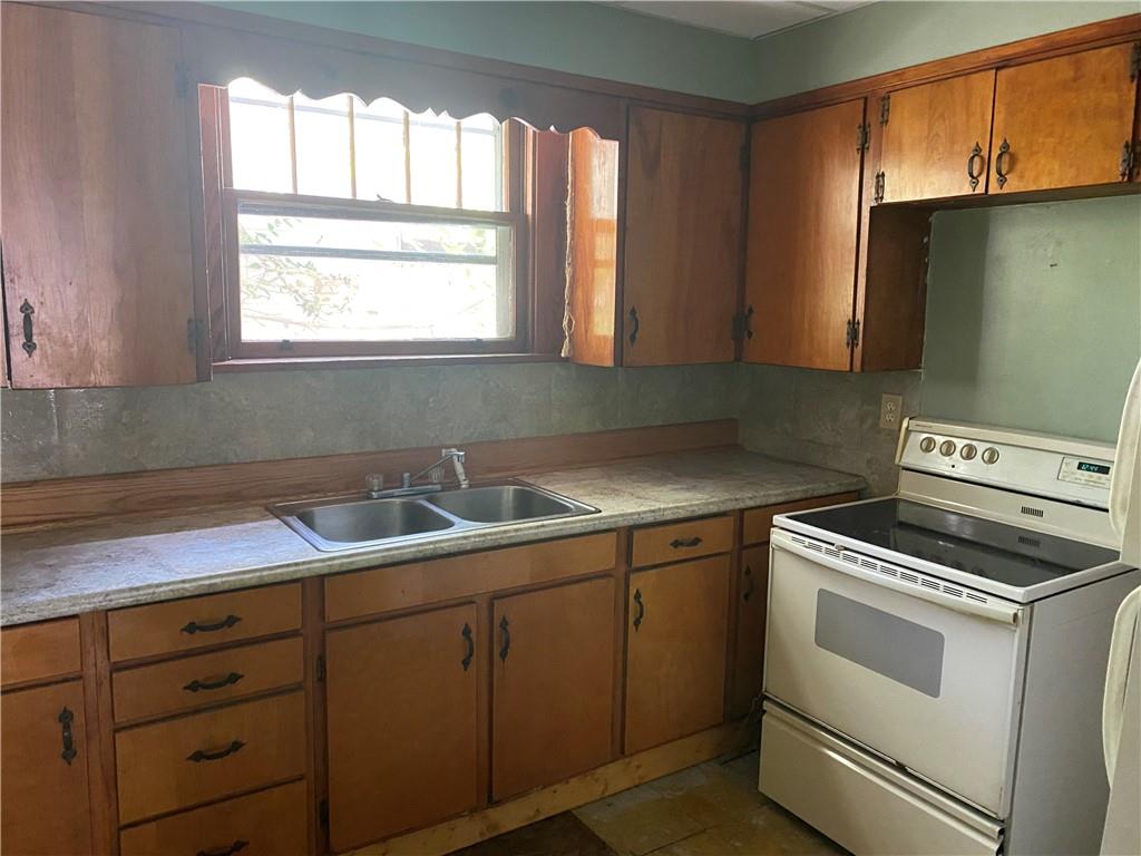 809 Prindle Street Sharon, PA 16146 - Photo 4 of 18