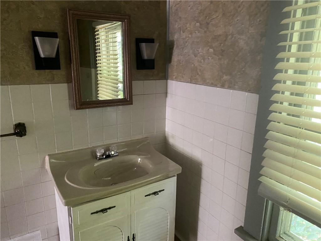 809 Prindle Street Sharon, PA 16146 - Photo 8 of 18