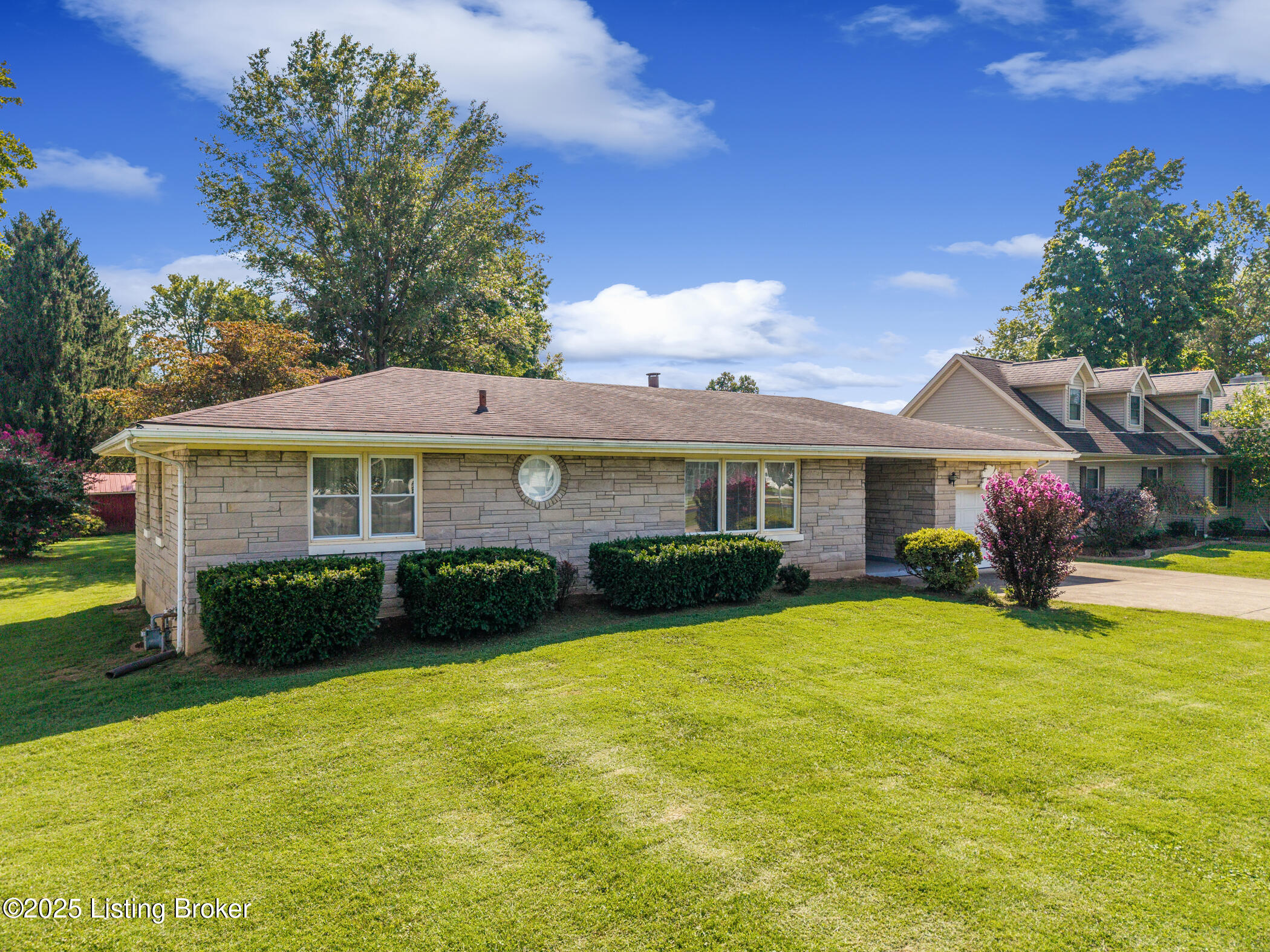 4908 Valley Station Road Louisville, KY 40272 - Photo 3 of 33 3