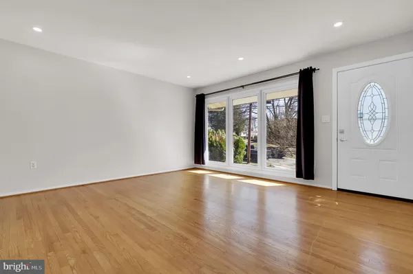 $700,000 | 4623 Wissahican Avenue, Rockville, MD 20853