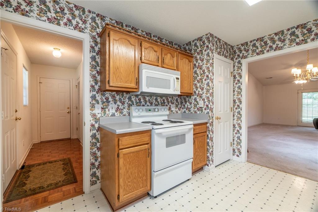 907 James Road High Point, NC 27265 - Photo 11 of 24 Kitchen View 4