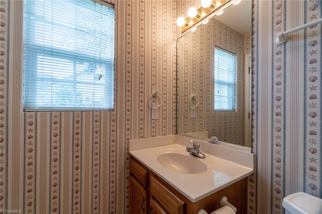 907 James Road High Point, NC 27265 - Photo 20 of 24 Primary Bath