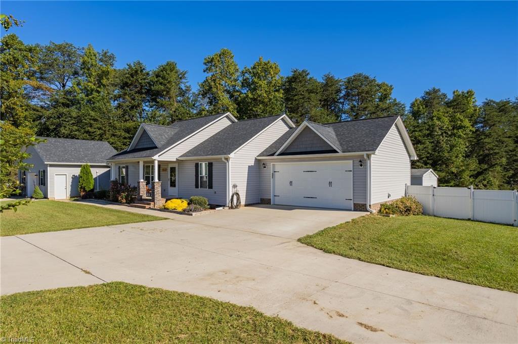 261 Lemons Road Stokesdale, NC 27357 - Photo 4 of 37 Gallery Image 4