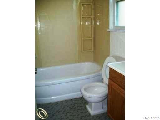 2810 West 13 Mile Road Royal Oak, MI 48073 - Photo 15 of 16