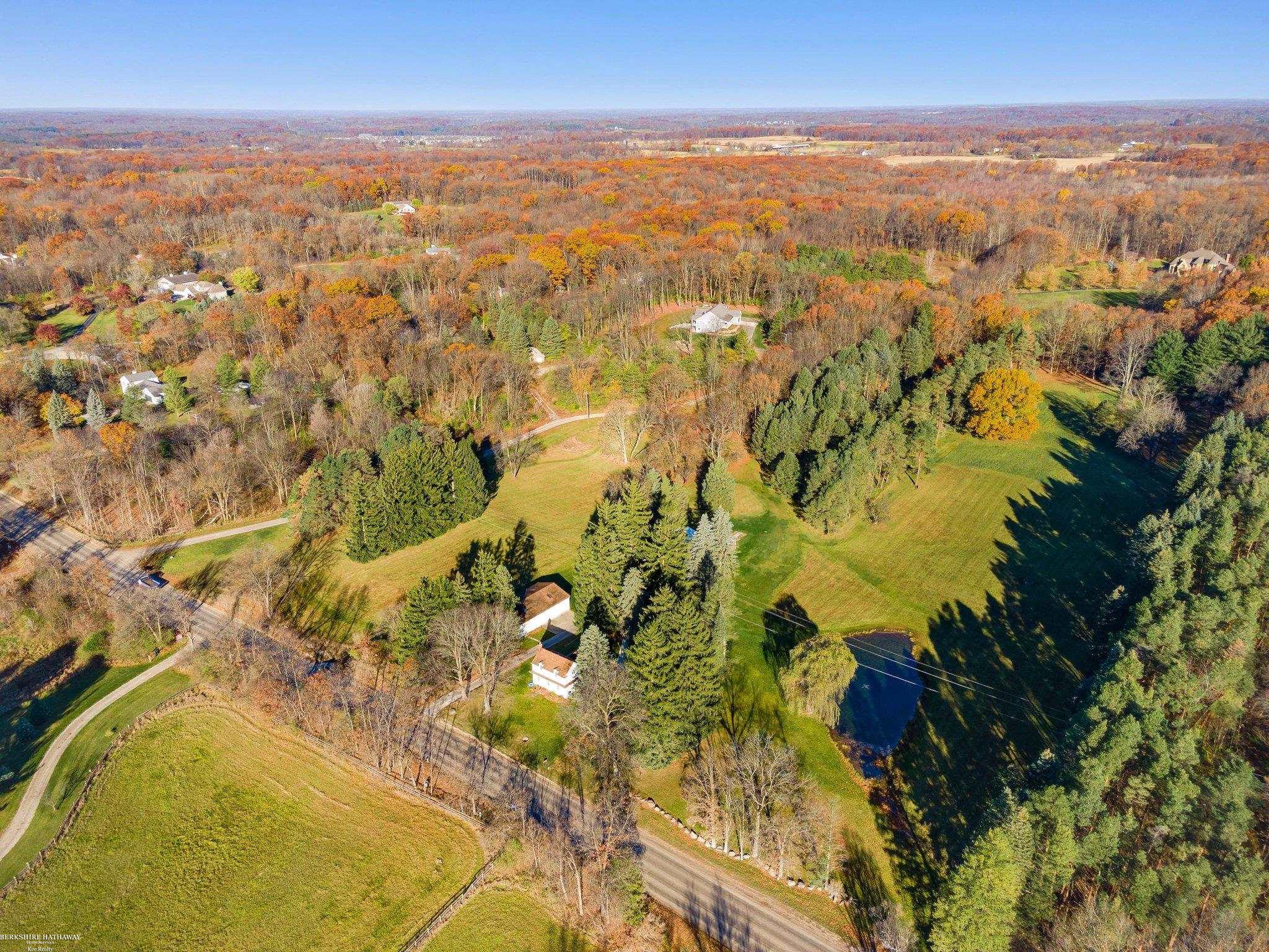 11421 Clyde Road Fenton, MI 48430 - Photo 37 of 46 50160049-7ebccb3a-690f-42f6-8321-5e4d31379f0a.JPG