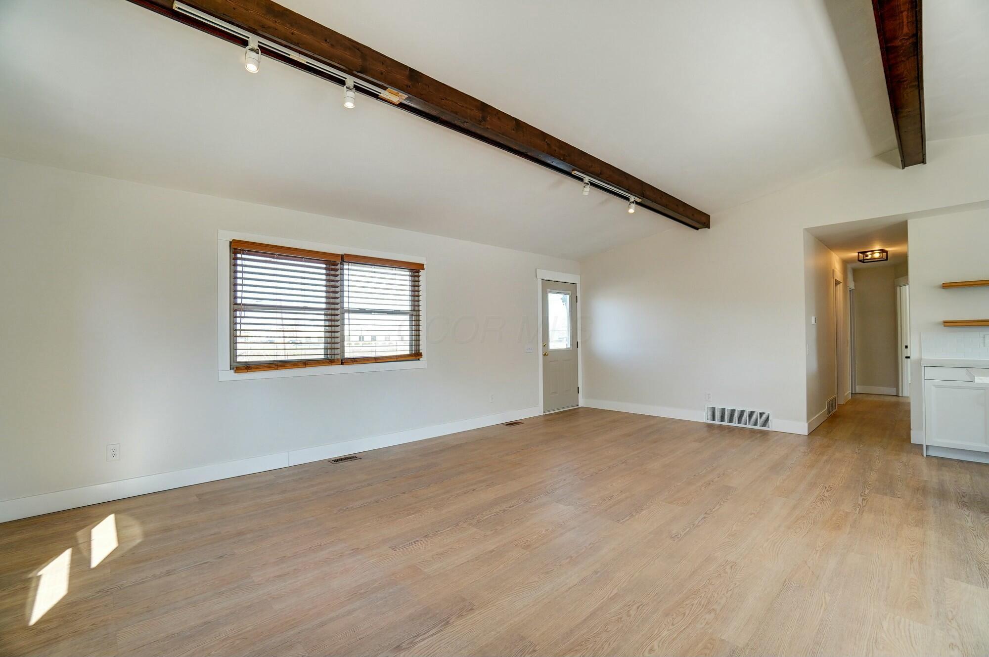 491 Cheshire Road Sunbury, OH 43074 - Photo 5 of 37 Living room
