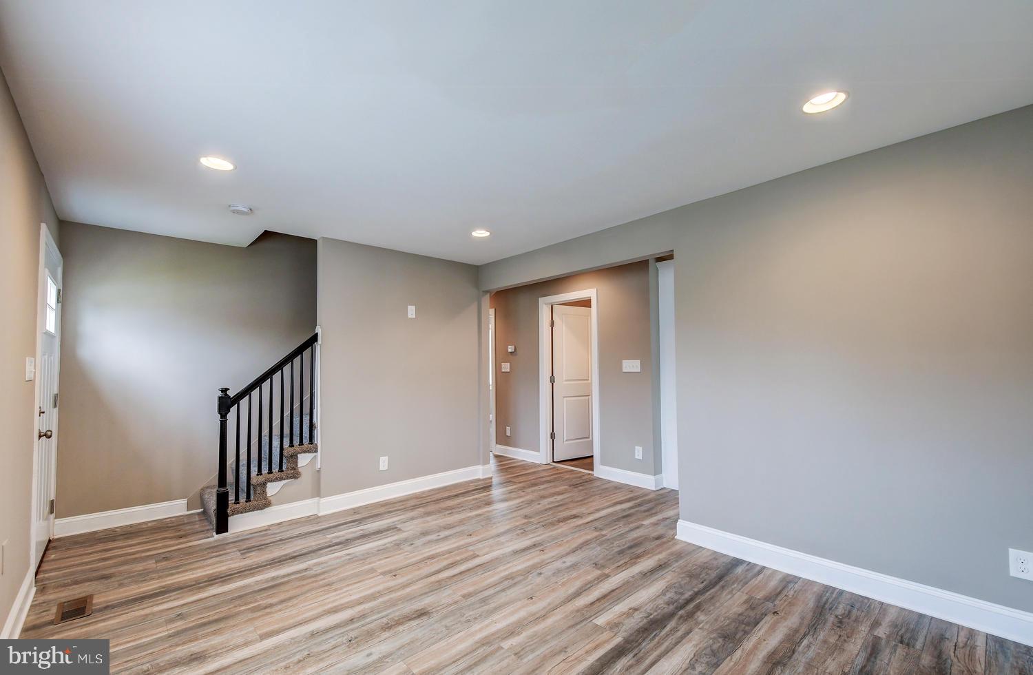 5422 Radecke Avenue Baltimore, MD 21206 - Photo 5 of 22 Living Room