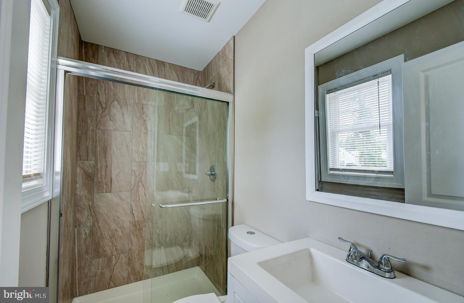 5422 Radecke Avenue Baltimore, MD 21206 - Photo 10 of 22 Master Bathroom