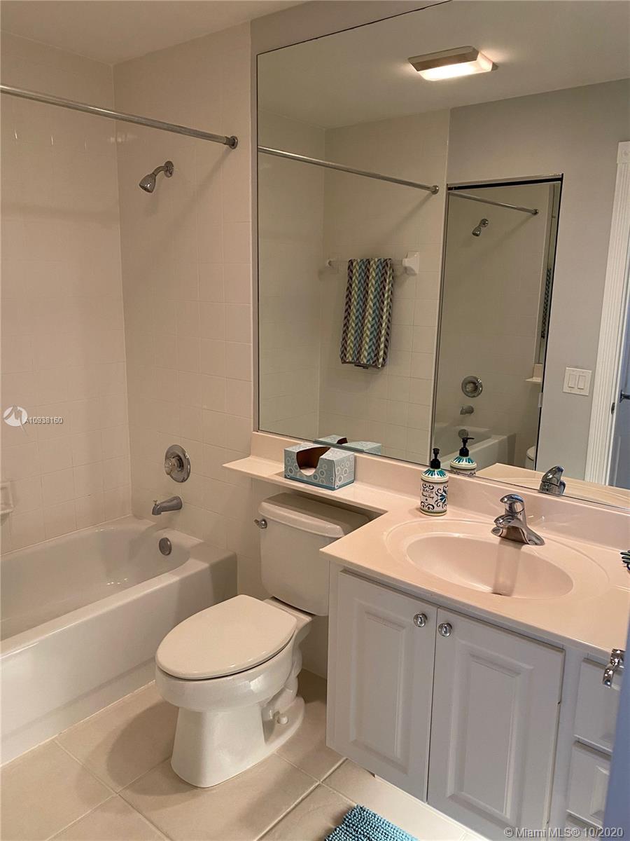 882 Southwest Balmoral Trace Stuart, FL 34997 - Photo 11 of 17 2nd bathroom