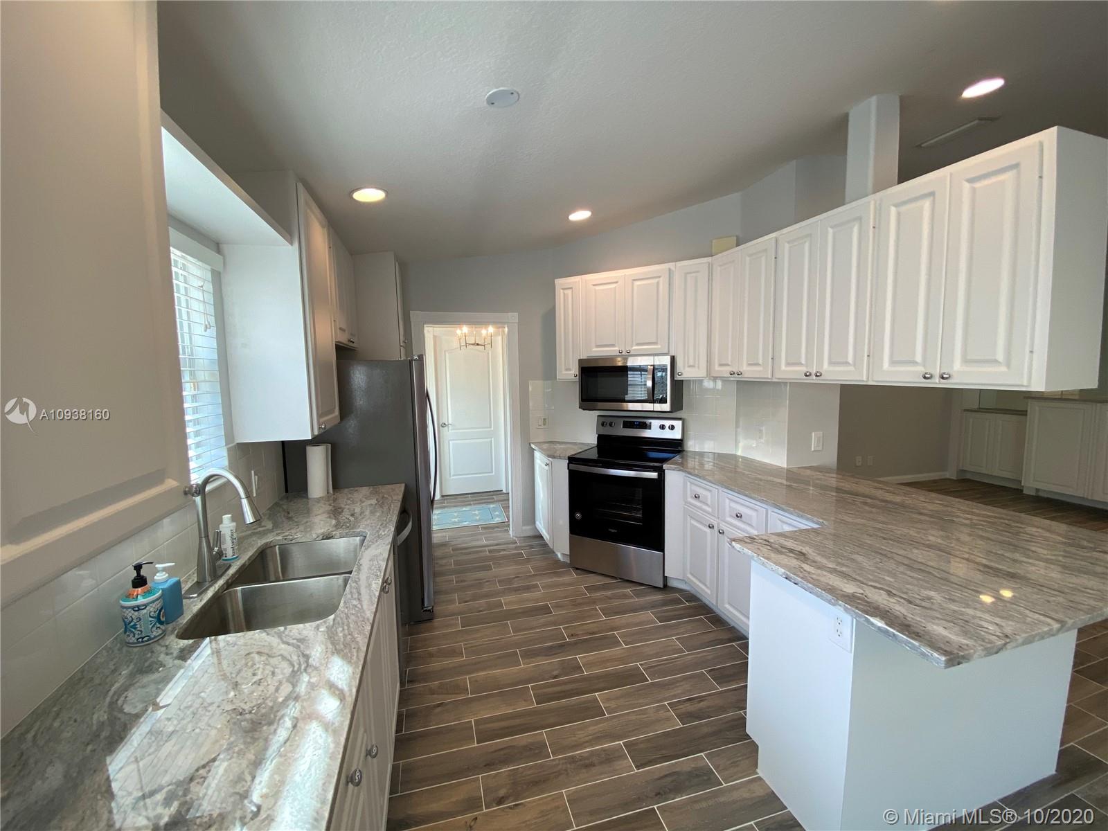 882 Southwest Balmoral Trace Stuart, FL 34997 - Photo 4 of 17 kitchen with all new appliances and granite countertops