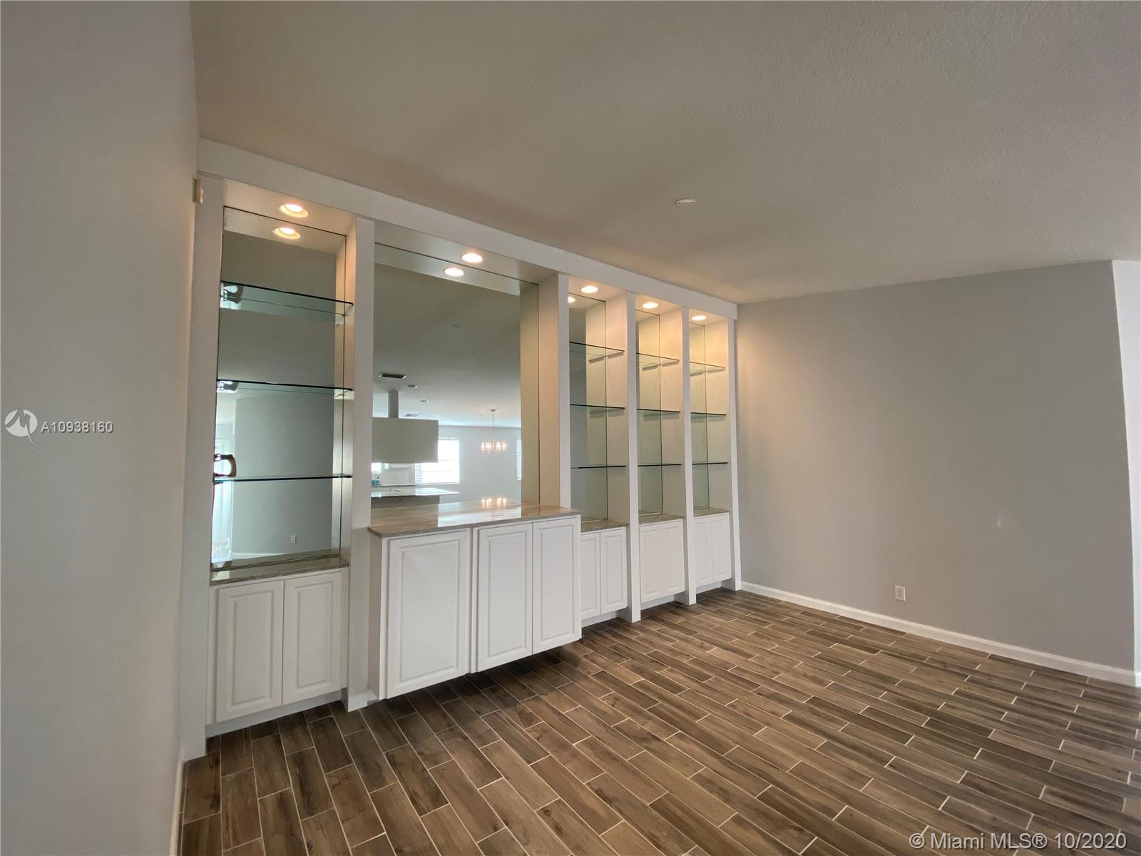 882 Southwest Balmoral Trace Stuart, FL 34997 - Photo 6 of 17 Living room