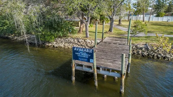 a view of a fountain in the middle of a yard