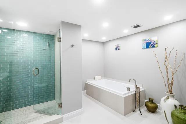 $837,900 | 2001 North Ocean Boulevard, Unit 305, Boca Raton, FL 33431