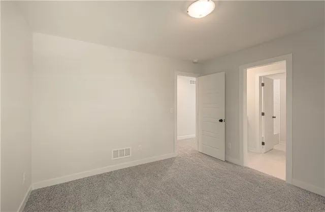 $669,900 | 4814 Northeast 105th Street, Kansas City, MO 64156