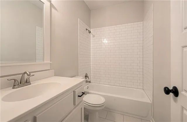 $669,900 | 4814 Northeast 105th Street, Kansas City, MO 64156