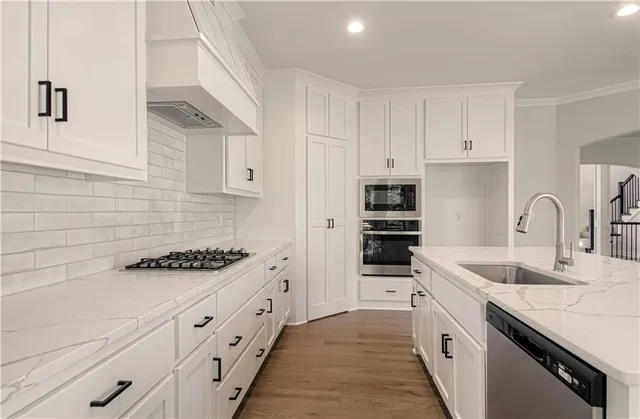 $669,900 | 4814 Northeast 105th Street, Kansas City, MO 64156