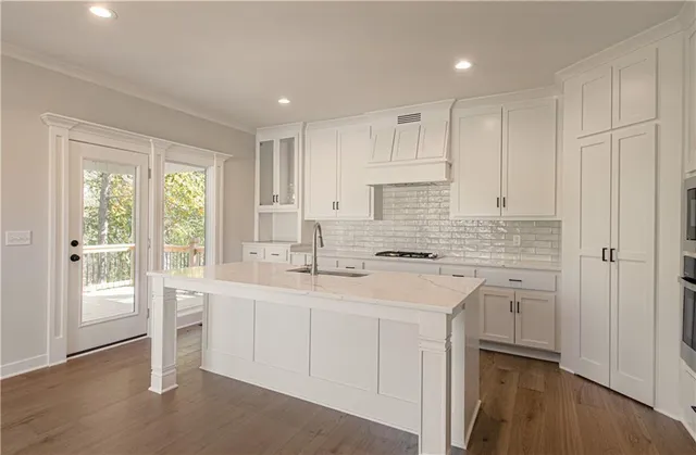 $669,900 | 4814 Northeast 105th Street, Kansas City, MO 64156